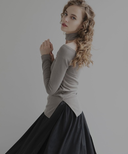 MIELI INVARIANT（ミエリインヴァリアント）の「チョーカー付きラウンドネックトップス（Tシャツ/カットソー・レディース・ブラック/グレー/ベージュ・FREE）」の4枚目の写真