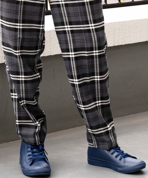 ８(eight)（エイト）の「防水防滑ハイカットレインスニーカー（スニーカー・メンズ・ブラック/ネイビー・MEDIUM/LARGE/X-LARGE/SMALL）」の3枚目の写真