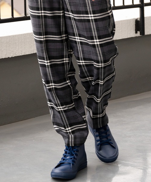 ８(eight)（エイト）の「防水防滑ハイカットレインスニーカー（スニーカー・メンズ・ブラック/ネイビー・MEDIUM/LARGE/X-LARGE/SMALL）」の4枚目の写真