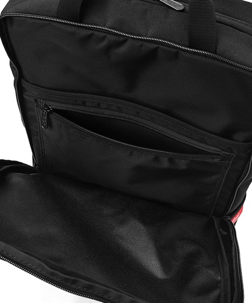 Manhattan Portage（マンハッタンポーテージ）の「Pacific Kenmare Backpack（バックパック/リュック・メンズ・ブラック・LARGE）」の3枚目の写真
