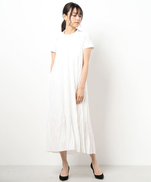 QuON(クオン)の「マットプリーツ キャミワンピース(ワンピース・レディース・ホワイト/ブラック・FREE)」の13枚目の写真