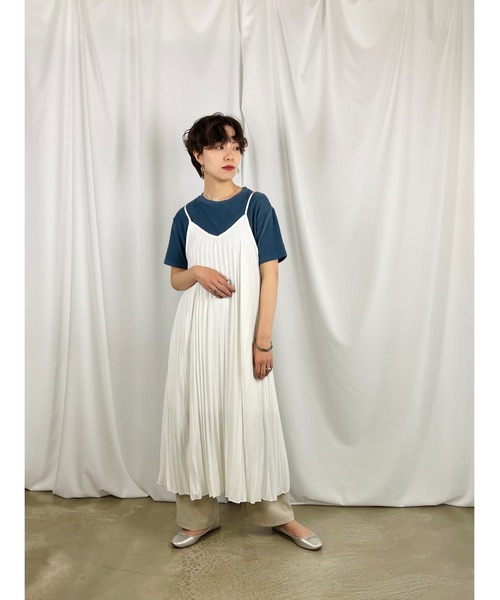 QuON(クオン)の「マットプリーツ キャミワンピース(ワンピース・レディース・ホワイト/ブラック・FREE)」の6枚目の写真