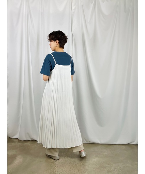 QuON(クオン)の「マットプリーツ キャミワンピース(ワンピース・レディース・ホワイト/ブラック・FREE)」の10枚目の写真