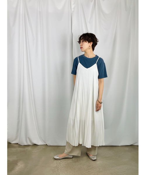 QuON(クオン)の「マットプリーツ キャミワンピース(ワンピース・レディース・ホワイト/ブラック・FREE)」の8枚目の写真