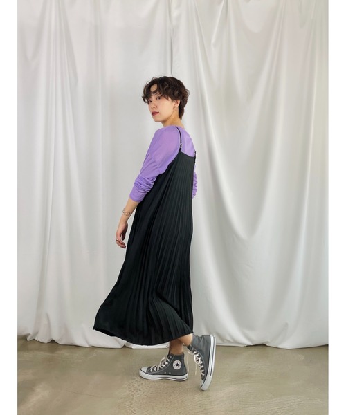 QuON(クオン)の「マットプリーツ キャミワンピース(ワンピース・レディース・ホワイト/ブラック・FREE)」の16枚目の写真