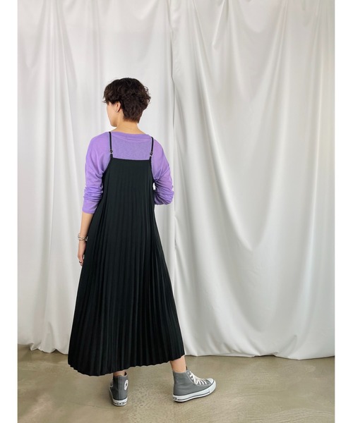 QuON(クオン)の「マットプリーツ キャミワンピース(ワンピース・レディース・ホワイト/ブラック・FREE)」の18枚目の写真