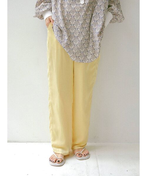 Ungrid(アングリッド)の「サテンテーパードパンツ(その他パンツ・レディース・パープル/イエロー/オレンジ・FREE)」の2枚目の写真