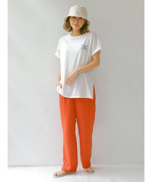 Ungrid(アングリッド)の「サテンテーパードパンツ(その他パンツ・レディース・パープル/イエロー/オレンジ・FREE)」の6枚目の写真