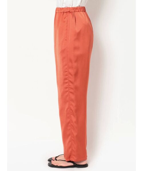 Ungrid(アングリッド)の「サテンテーパードパンツ(その他パンツ・レディース・パープル/イエロー/オレンジ・FREE)」の7枚目の写真