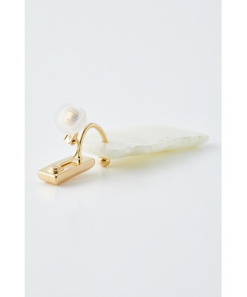 SLY（スライ）の「MARBLE PLATE EARRING（イヤリング・レディース・ブラウン/ホワイト・FREE）」の5枚目の写真