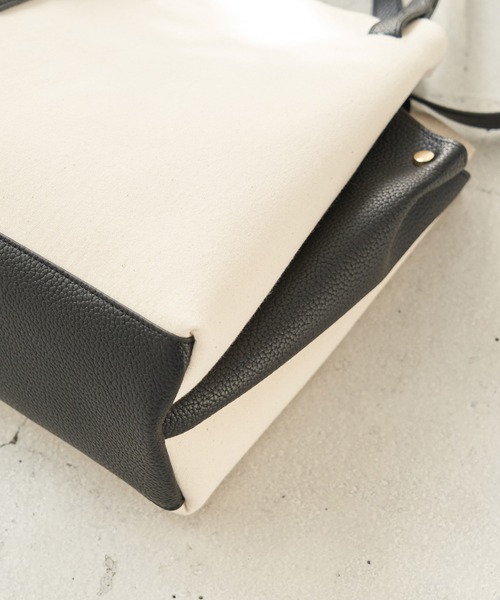 ROPE' PICNIC(ロペピクニック)の「【軽量】キャンバスコンビスウェイハンドル5層ミドルトート&ショルダーバッグ(トートバッグ・レディース・ブラック系その他/ホワイト系その他5/レッド系その他2・FREE)」の21枚目の写真