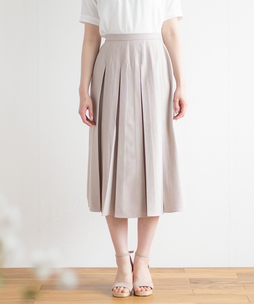 White Collection(ホワイトコレクション)の「【ヴィンテージシャンブレー】タックフレアースカート(スカート・レディース・ベージュ/グレー/カーキ・FREE)」の2枚目の写真