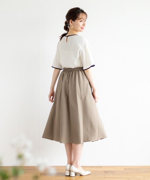 White Collection(ホワイトコレクション)の「【ヴィンテージシャンブレー】タックフレアースカート(スカート・レディース・ベージュ/グレー/カーキ・FREE)」の4枚目の写真