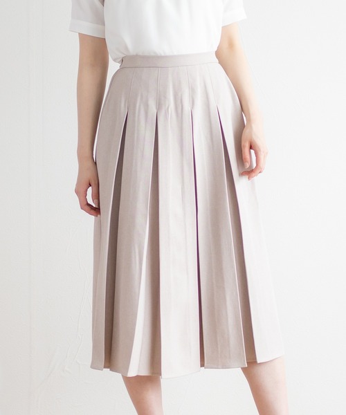 White Collection(ホワイトコレクション)の「【ヴィンテージシャンブレー】タックフレアースカート(スカート・レディース・ベージュ/グレー/カーキ・FREE)」の6枚目の写真