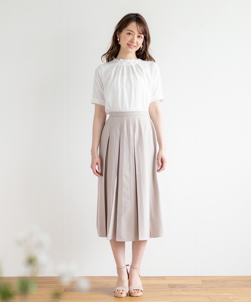 White Collection(ホワイトコレクション)の「【ヴィンテージシャンブレー】タックフレアースカート(スカート・レディース・ベージュ/グレー/カーキ・FREE)」の5枚目の写真