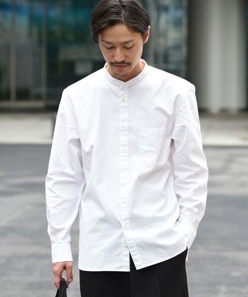 SHIPS(シップス)の「SHIPS: 播州織 先染めツイル バンドカラーシャツ(シャツ/ブラウス・メンズ・ホワイト/ネイビー/ブラウン・SMALL/MEDIUM/LARGE/X-LARGE)」の2枚目の写真