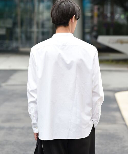 SHIPS(シップス)の「SHIPS: 播州織 先染めツイル バンドカラーシャツ(シャツ/ブラウス・メンズ・ホワイト/ネイビー/ブラウン・SMALL/MEDIUM/LARGE/X-LARGE)」の8枚目の写真