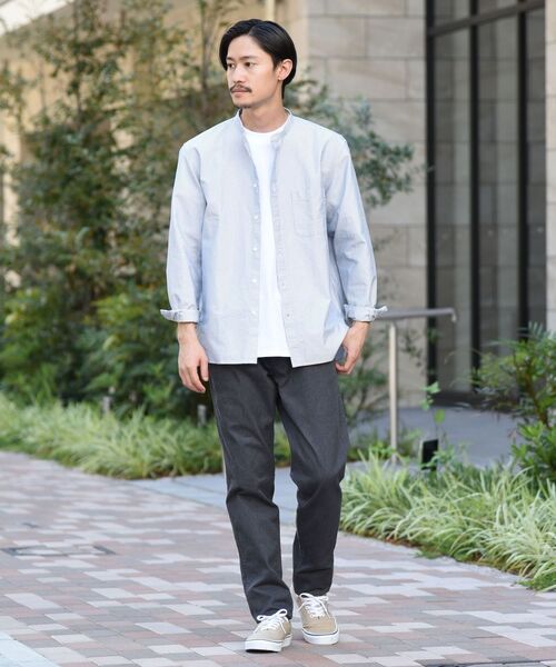 SHIPS(シップス)の「SHIPS: 播州織 先染めツイル バンドカラーシャツ(シャツ/ブラウス・メンズ・ホワイト/ネイビー/ブラウン・SMALL/MEDIUM/LARGE/X-LARGE)」の11枚目の写真