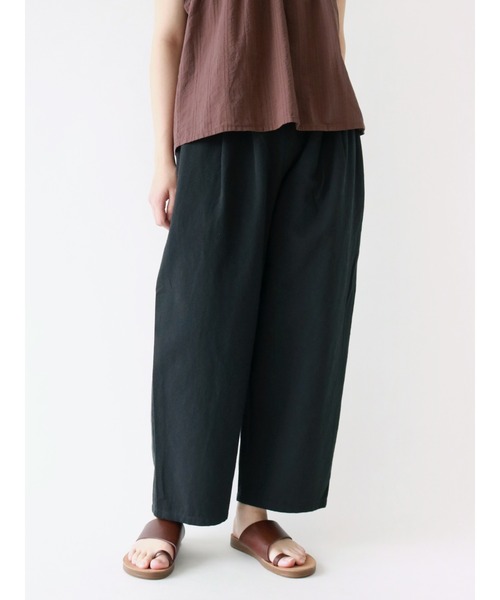 Samansa Mos2（サマンサ モスモス）の「綿麻タックパンツ（その他パンツ・レディース・ブラック/ベージュ/オフホワイト/キナリ・ﾌﾘ-）」の3枚目の写真