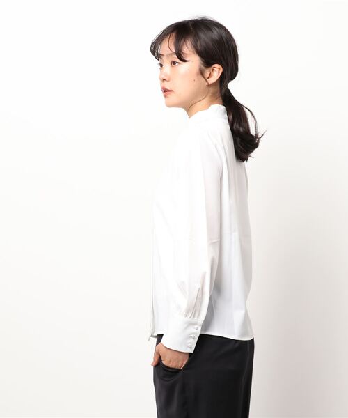 BLUEEAST（ブルーイースト）の「パール釦ボウタイブラウス（シャツ/ブラウス・レディース・ホワイト/ブルー・MEDIUM/LARGE/SMALL）」の3枚目の写真