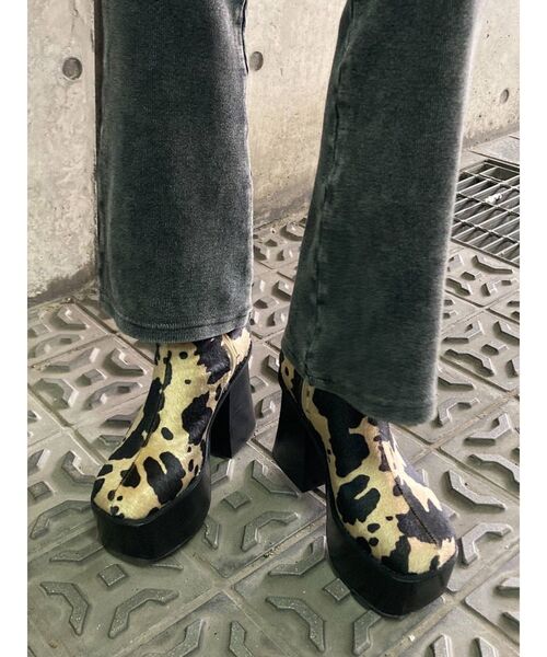 EMODA(エモダ)の「サイドゴアタンクブーツ(ブーツ・レディース・ブラック/その他・SMALL/MEDIUM/LARGE)」の4枚目の写真