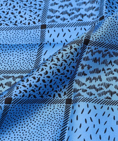 SHIPS(シップス)の「【SHIPS別注】MAISON No.8:チェックスカーフ◆(バンダナ/スカーフ・レディース・グリーン/ブルー系・ONE SIZE)」の4枚目の写真