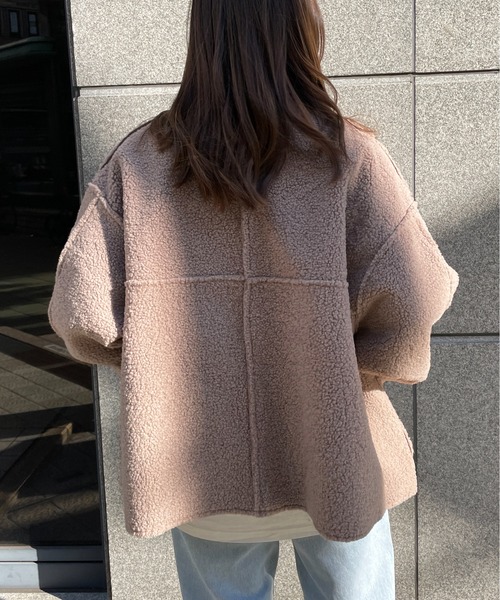 StyleSea（スタイルシー）の「2wayリバーシブルスウェード×ボアショートコート（ノーカラージャケット・レディース・ライトベージュ/モカ/ブラック・MEDIUM）」の5枚目の写真