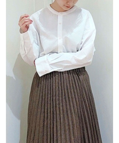 Samansa Mos2 blue（サマンサモスモスブルー）の「柄アソートノーカラーシャツ（シャツ/ブラウス・レディース・ネイビー/グレー/オフホワイト・ﾌﾘ-）」の2枚目の写真