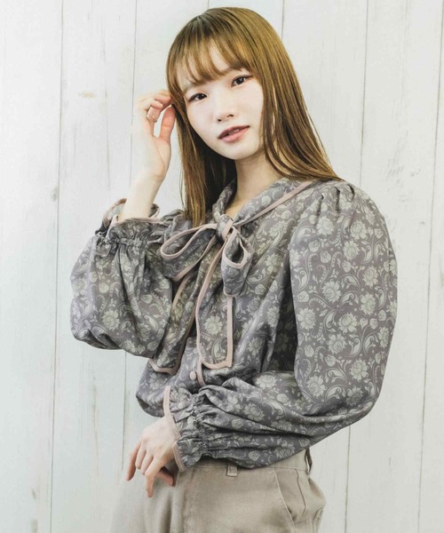 Hamble by Par Avion（ハンブルバイパラビオン）の「ヴィンテージ柄リボンブラウス（シャツ/ブラウス・レディース・ブラック/ベージュ・ONESIZE）」の2枚目の写真