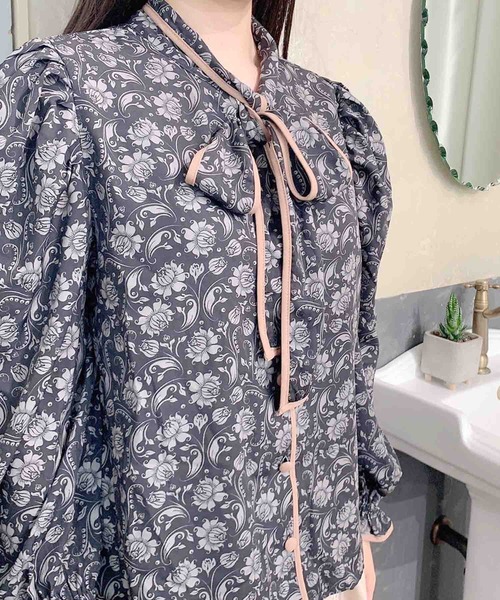 Hamble by Par Avion（ハンブルバイパラビオン）の「ヴィンテージ柄リボンブラウス（シャツ/ブラウス・レディース・ブラック/ベージュ・ONESIZE）」の3枚目の写真