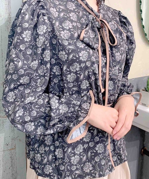 Hamble by Par Avion（ハンブルバイパラビオン）の「ヴィンテージ柄リボンブラウス（シャツ/ブラウス・レディース・ブラック/ベージュ・ONESIZE）」の10枚目の写真