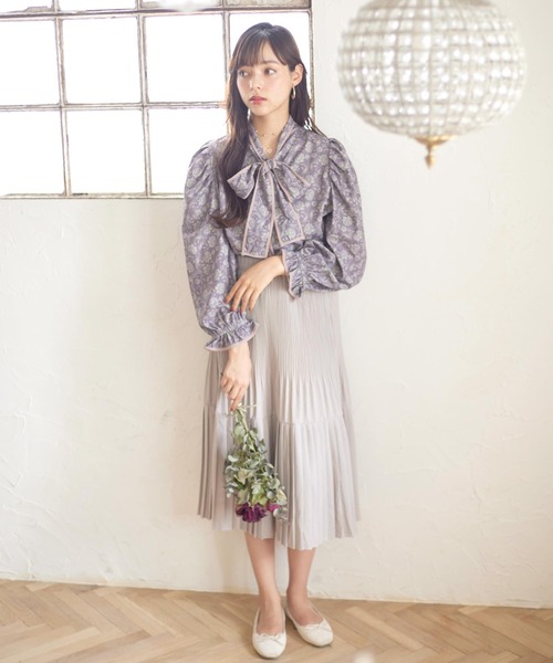 Hamble by Par Avion（ハンブルバイパラビオン）の「ヴィンテージ柄リボンブラウス（シャツ/ブラウス・レディース・ブラック/ベージュ・ONESIZE）」の4枚目の写真