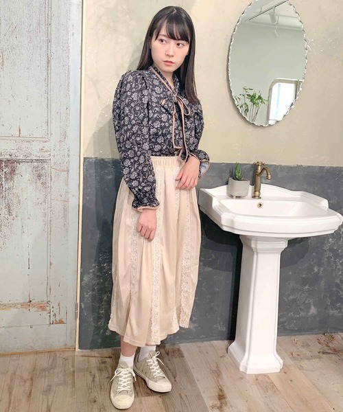 Hamble by Par Avion（ハンブルバイパラビオン）の「ヴィンテージ柄リボンブラウス（シャツ/ブラウス・レディース・ブラック/ベージュ・ONESIZE）」の9枚目の写真