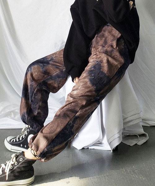 me+em select（ミームセレクト）の「2WAY タイダイジョガーパンツ（スウェットパンツ・レディース・ブラック/グレー/ブラウン/ブルー・MEDIUM/LARGE）」の3枚目の写真