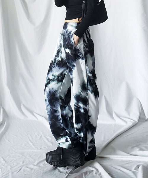 me+em select（ミームセレクト）の「2WAY タイダイジョガーパンツ（スウェットパンツ・レディース・ブラック/グレー/ブラウン/ブルー・MEDIUM/LARGE）」の19枚目の写真