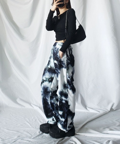 me+em select（ミームセレクト）の「2WAY タイダイジョガーパンツ（スウェットパンツ・レディース・ブラック/グレー/ブラウン/ブルー・MEDIUM/LARGE）」の14枚目の写真