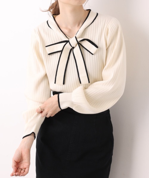 one after another NICE CLAUP（ワンアフターアナザーナイスクラップ）の「【WEB限定】仕事もプライベートも！オンオフ使えるパイピングリボンタイニット（ニット/セーター・レディース・ブラック/オフホワイト/ブルー/モカ・FREE）」の21枚目の写真