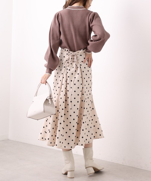 one after another NICE CLAUP（ワンアフターアナザーナイスクラップ）の「【WEB限定】仕事もプライベートも！オンオフ使えるパイピングリボンタイニット（ニット/セーター・レディース・ブラック/オフホワイト/ブルー/モカ・FREE）」の16枚目の写真