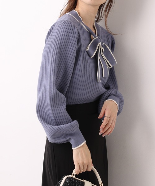 one after another NICE CLAUP（ワンアフターアナザーナイスクラップ）の「【WEB限定】仕事もプライベートも！オンオフ使えるパイピングリボンタイニット（ニット/セーター・レディース・ブラック/オフホワイト/ブルー/モカ・FREE）」の13枚目の写真