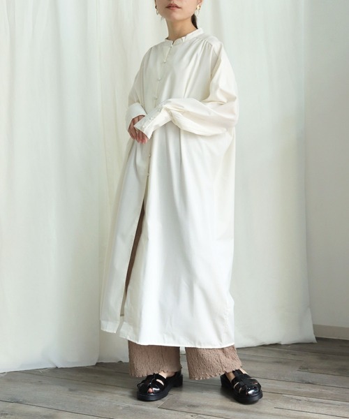 HER CLOSET(ハークローゼット)の「【shemoshelly】くるみ釦シャツワンピース(シャツワンピース・レディース・ホワイト/グレイッシュベージュ・M)」の2枚目の写真
