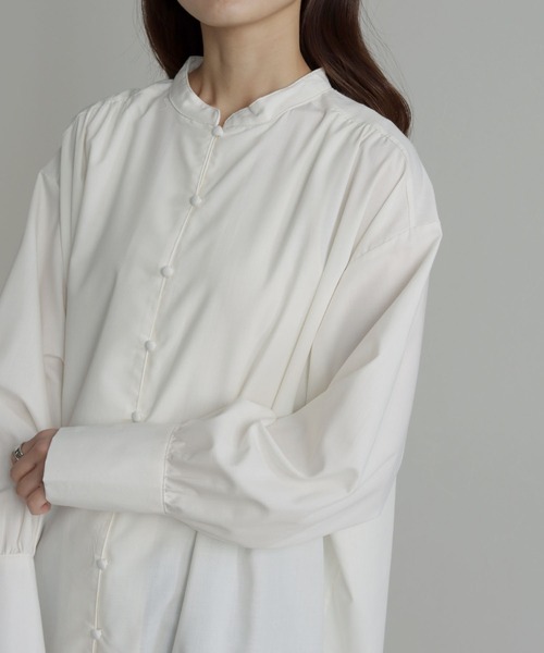 HER CLOSET(ハークローゼット)の「【shemoshelly】くるみ釦シャツワンピース(シャツワンピース・レディース・ホワイト/グレイッシュベージュ・M)」の5枚目の写真