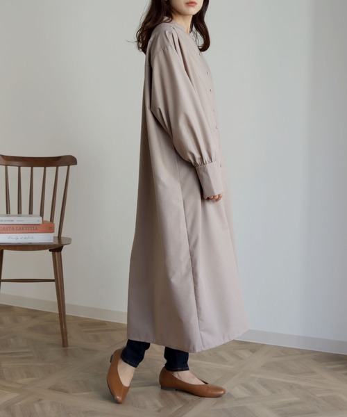 HER CLOSET(ハークローゼット)の「【shemoshelly】くるみ釦シャツワンピース(シャツワンピース・レディース・ホワイト/グレイッシュベージュ・M)」の19枚目の写真