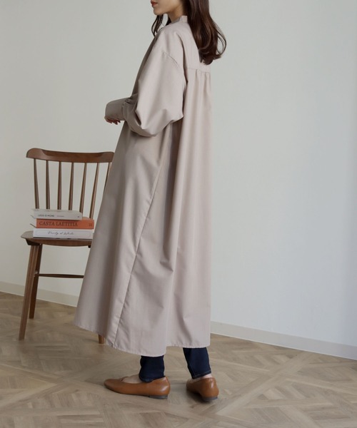 HER CLOSET(ハークローゼット)の「【shemoshelly】くるみ釦シャツワンピース(シャツワンピース・レディース・ホワイト/グレイッシュベージュ・M)」の10枚目の写真