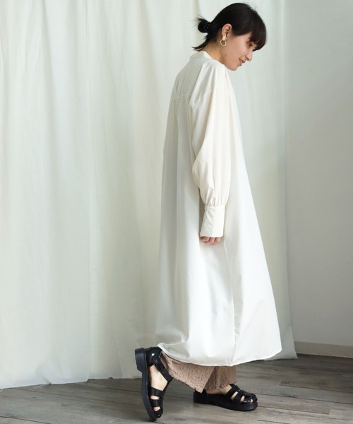 HER CLOSET(ハークローゼット)の「【shemoshelly】くるみ釦シャツワンピース(シャツワンピース・レディース・ホワイト/グレイッシュベージュ・M)」の22枚目の写真