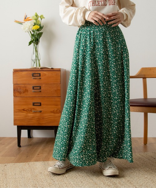 ANGIE(アンジー)の「サテンマーメイドロングスカート(スカート・レディース・ライトベージュ/ブラック/サックスブルー/グリーン系その他/イエロー/ブルー系その他・FREE)」の17枚目の写真