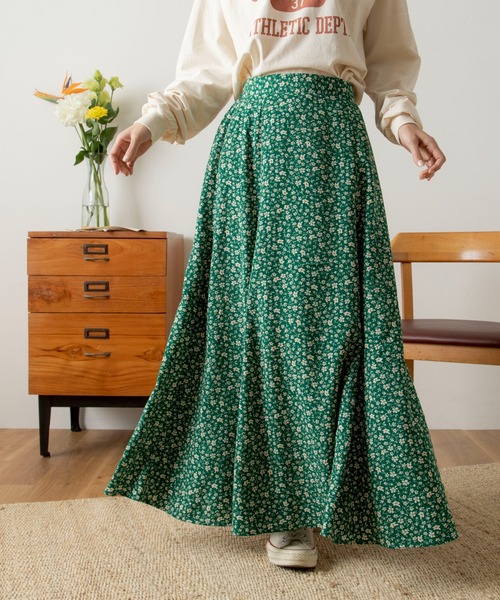 ANGIE(アンジー)の「サテンマーメイドロングスカート(スカート・レディース・ライトベージュ/ブラック/サックスブルー/グリーン系その他/イエロー/ブルー系その他・FREE)」の20枚目の写真