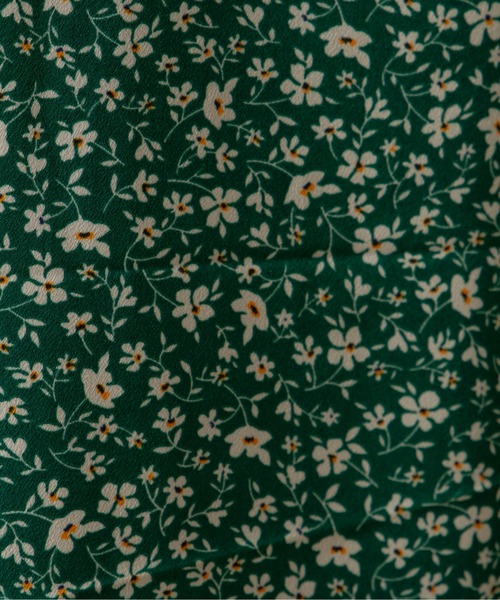 ANGIE(アンジー)の「サテンマーメイドロングスカート(スカート・レディース・ライトベージュ/ブラック/サックスブルー/グリーン系その他/イエロー/ブルー系その他・FREE)」の14枚目の写真