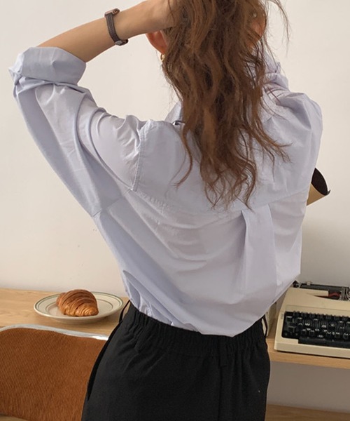 DAY CLOSET(デイ クローゼット)の「レディース スタイリッシュオーバーサイズ長袖シャツ(シャツ/ブラウス・レディース・ライトブルー・ONE SIZE)」の4枚目の写真