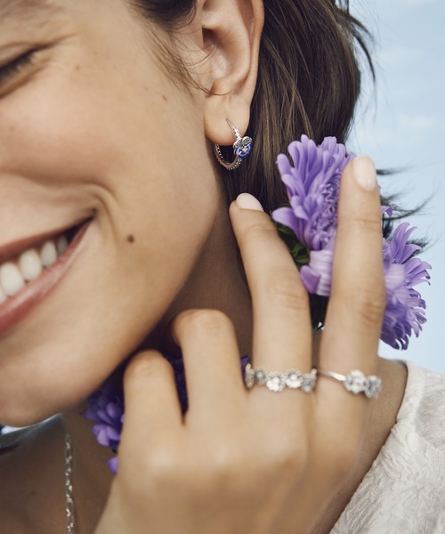 PANDORA（パンドラ）の「ブルー パンジー フラワー フープピアス