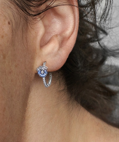 PANDORA（パンドラ）の「ブルー パンジー フラワー フープピアス